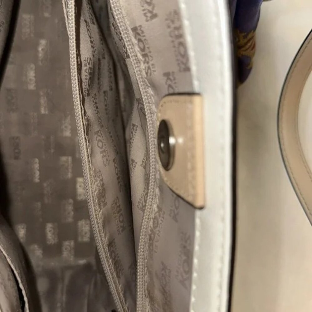 $333 Authentic Michael Kors Leather Purse Bag EUC Off White Cream Tote Medium M - Picture 3 of 7